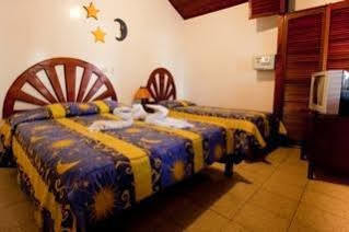 El Milagro Hotel Тамариндо Екстериор снимка